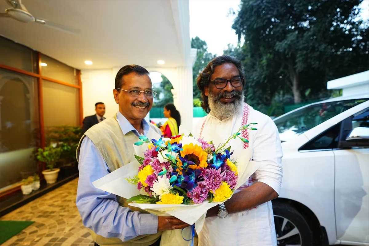 झारखंड चुनाव जीतने के बाद हेमंत सोरेन ने की अरविंद केजरीवाल से मुलाकात